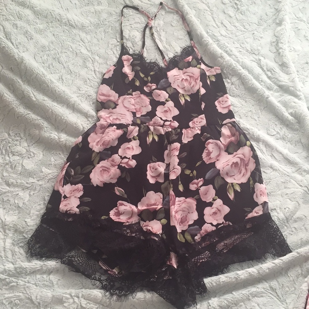 Lace floral romper🌸